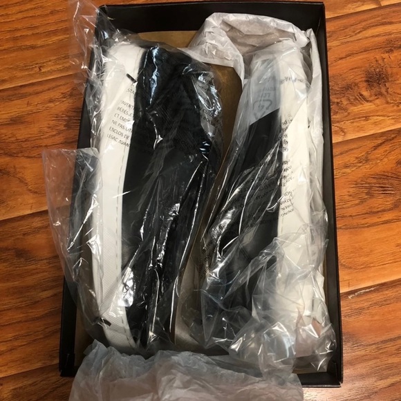 Kenneth Cole Sneaker - Picture 6 of 6